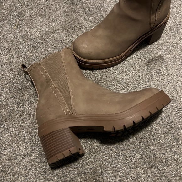 Short boots - Picture 2 of 3